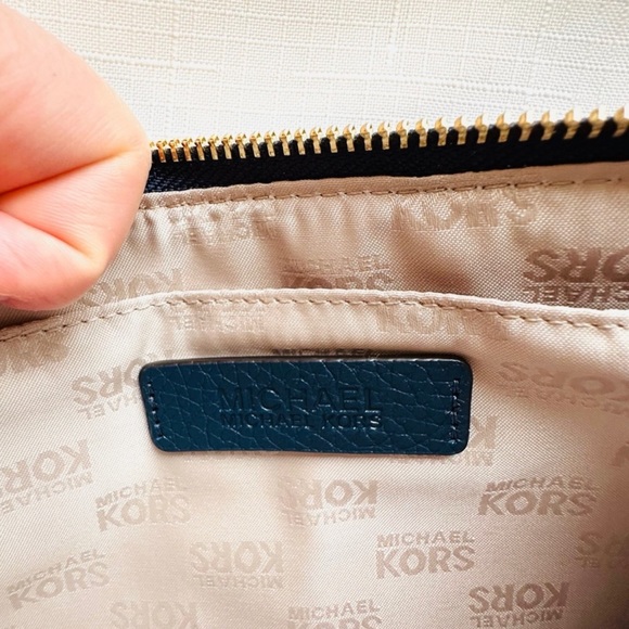 Michael Kors Brooklyn Applique Navy Blue Large
Zip Clutch NWT - Picture 8 of 12